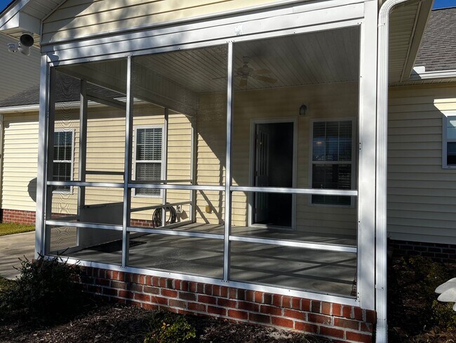 Building Photo - Don't miss this beautiful home in desirable Brice's Crossing