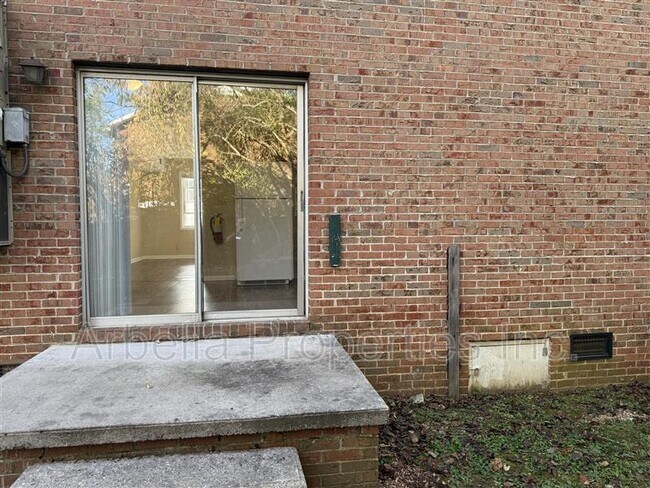 Building Photo - 1404 Bloomingdale Rd