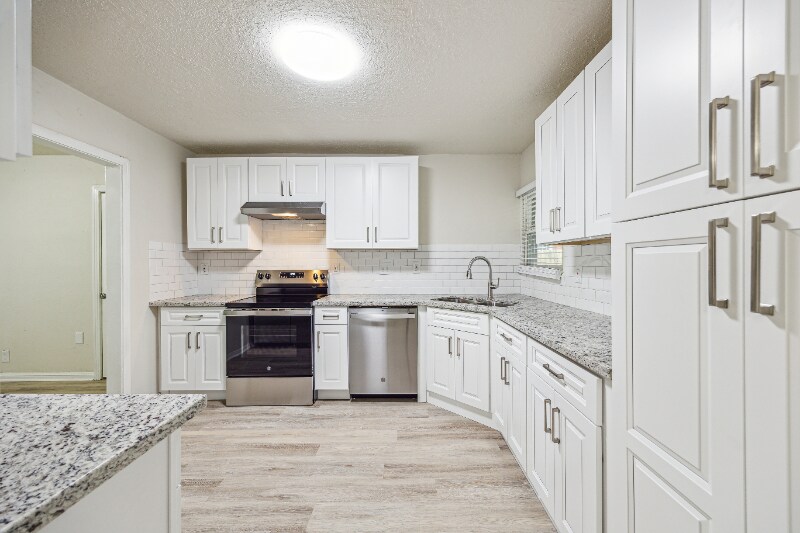 Building Photo - 2511 Evergreen Dr