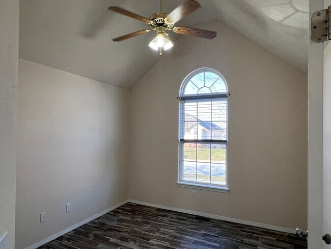 Building Photo - Republic Schools - Gorgeous 4 Bed 2 Bath 2 Car Garage For Rent