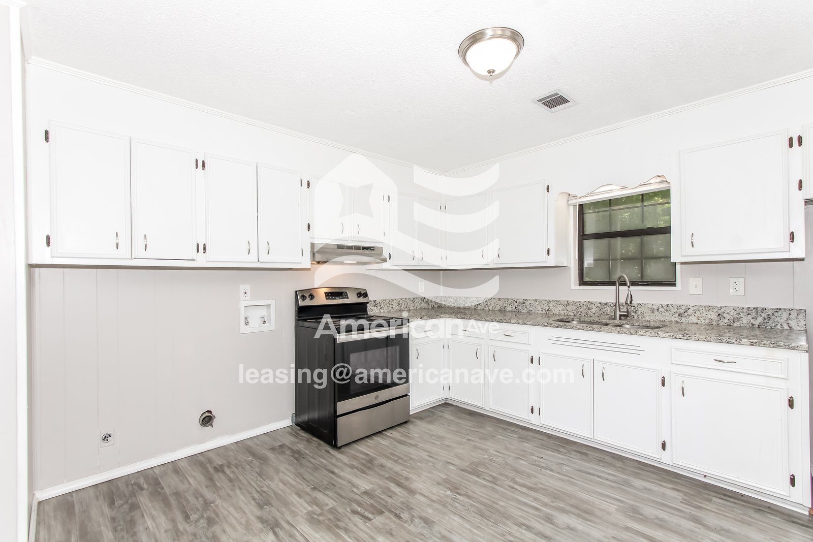 Building Photo - 700 Kester St