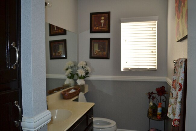 Building Photo - HOME WITH VIEW CORONA