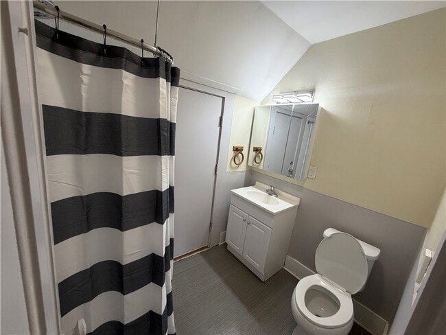 Building Photo - 1056 Walnut St