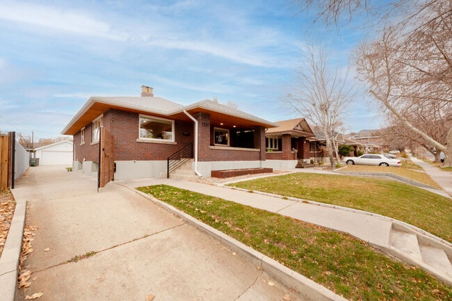 Building Photo - 1139 E Sherman Ave