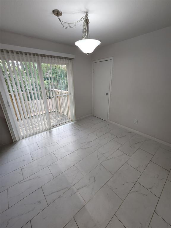 Building Photo - 975 N Red Cedar Cir