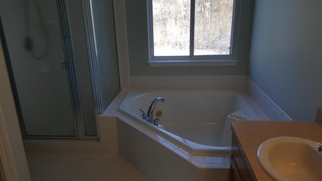 Building Photo - 2270 Hickory Point Dr