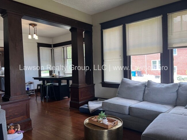 Building Photo - Beautiful House, Close to the Greenway and...