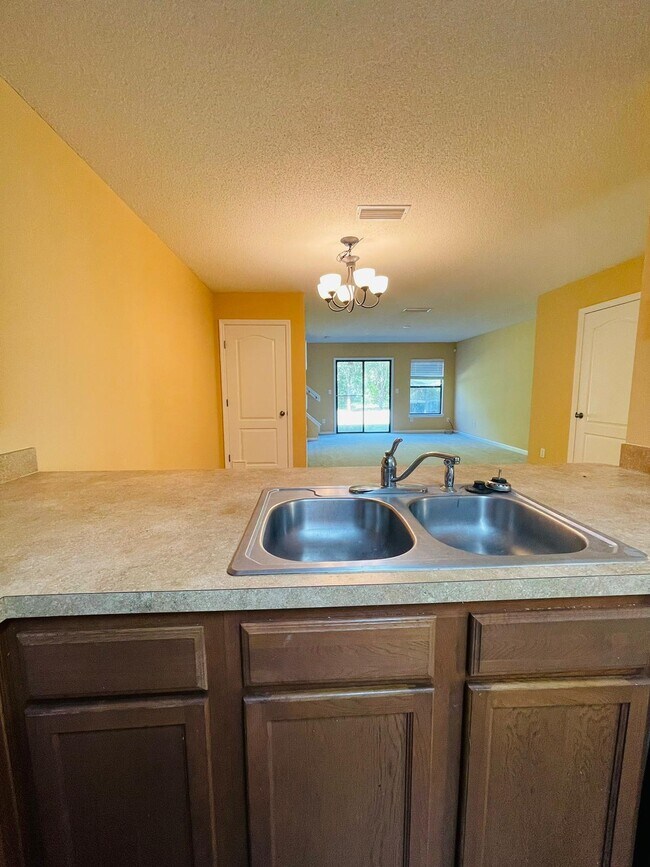 Building Photo - 4800 Playschool Dr