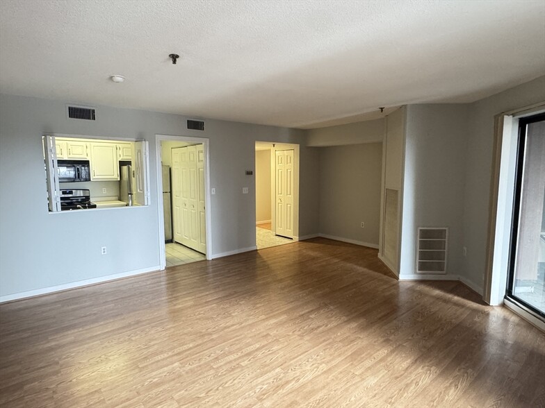 Building Photo - 152 Kelton St