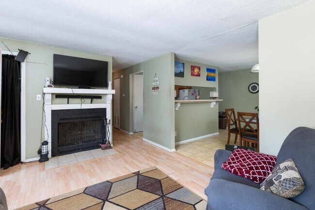 Building Photo - 2501 Grandview Cir