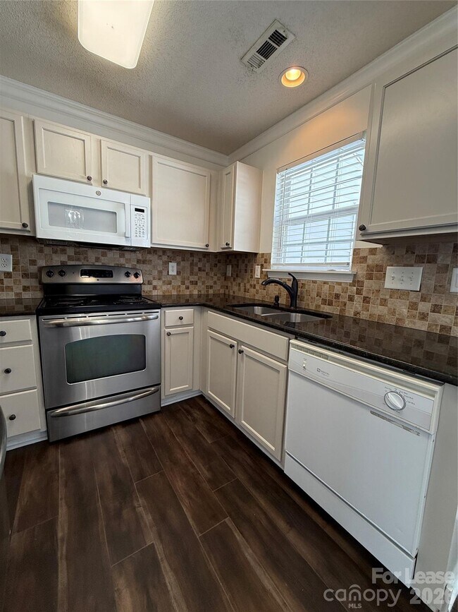 Building Photo - 109 Forester St