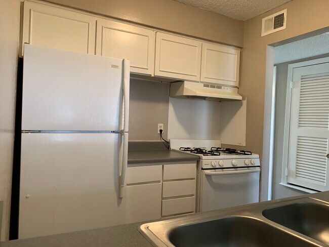 Kitchen - A&M Courtyard Apartments