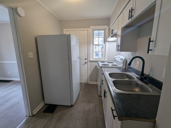 Building Photo - 2880 Ruhl Ave