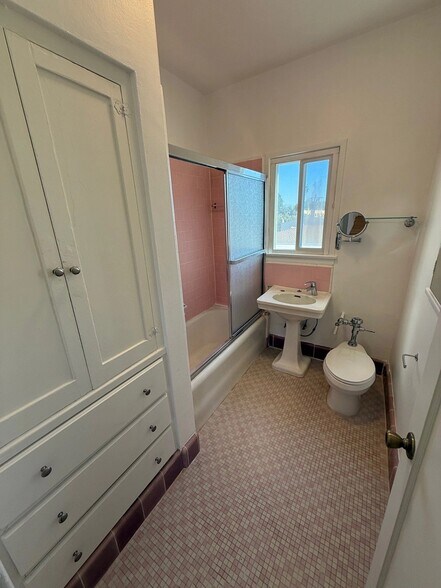 Building Photo - 1154 N Curson Ave