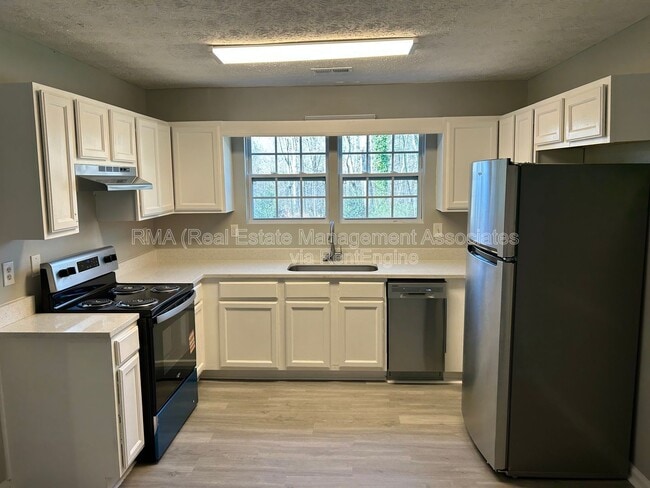 Building Photo - 82 Crystal Brook