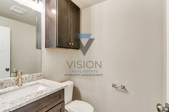 Building Photo - 1098 S High Ridge Dr