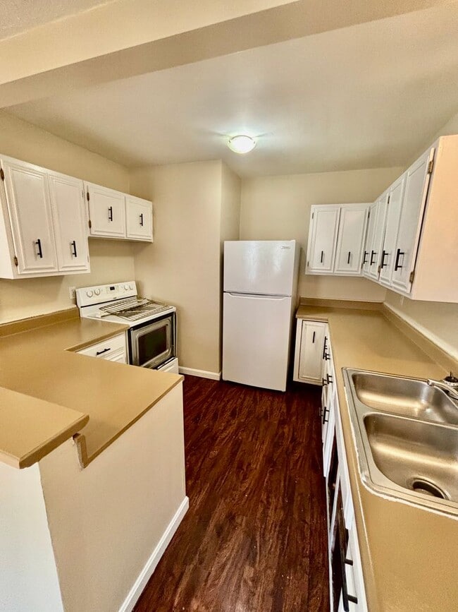Building Photo - The "More Room to Roam" House: 4 Beds, 2 B...