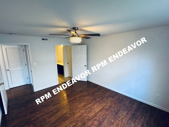 Building Photo - 2 Bed, 2 Bath, Move in Ready!