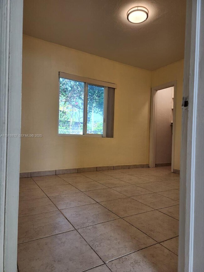 Building Photo - 1582 NE 172nd St