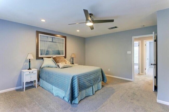 Building Photo - 1710 Palmetto Dr