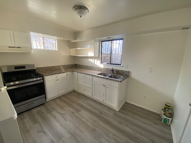 Building Photo - 725 S Osage Ave