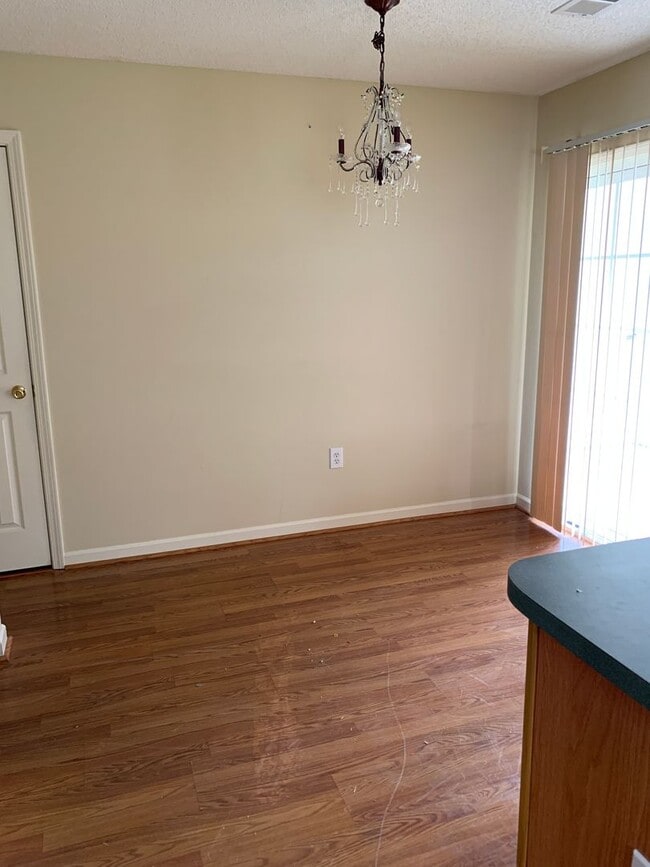 Building Photo - 3-Bedroon, 2.5-Bath Townhouse