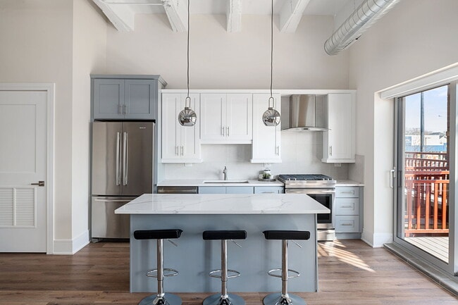 Building Photo - 1610 N Normandy Ave