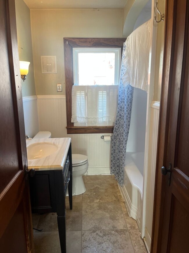 Building Photo - 3BR Home with Large Yard & Extra Storage