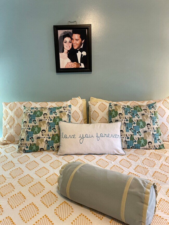 Building Photo - 175 Schools Dr