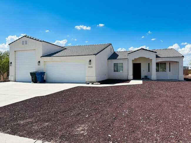 Building Photo - WINTER VACATION RENTAL Fully Furnished 3BD/2BA Bullhead City, AZ in Sunridge Estates
