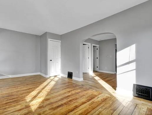 Building Photo - 405 E Hodge Ave