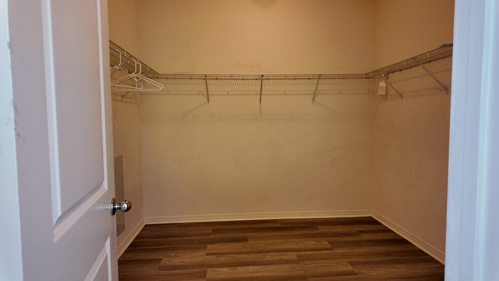 Building Photo - 5769 Paddington Dr