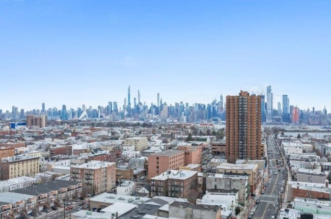 Building Photo - 809-815 22nd St