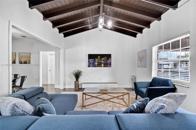 Building Photo - 2315 SW 17th St