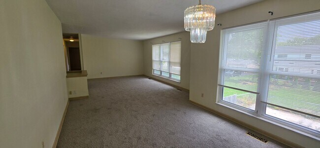 Building Photo - 11864 Featherwood Dr