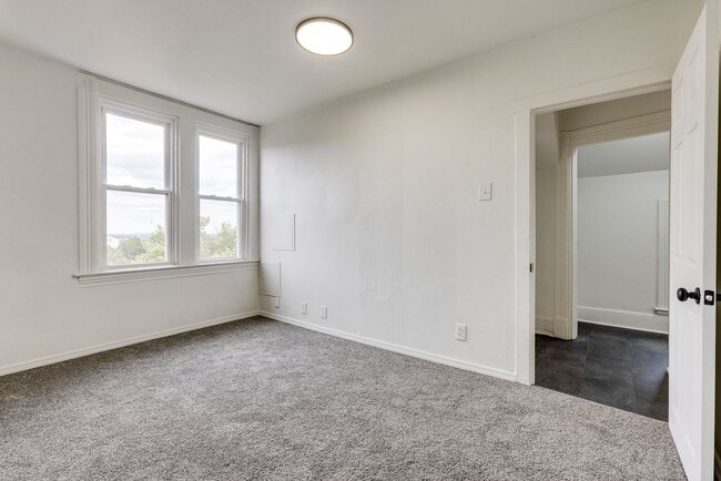 Building Photo - 925 Manton Wy