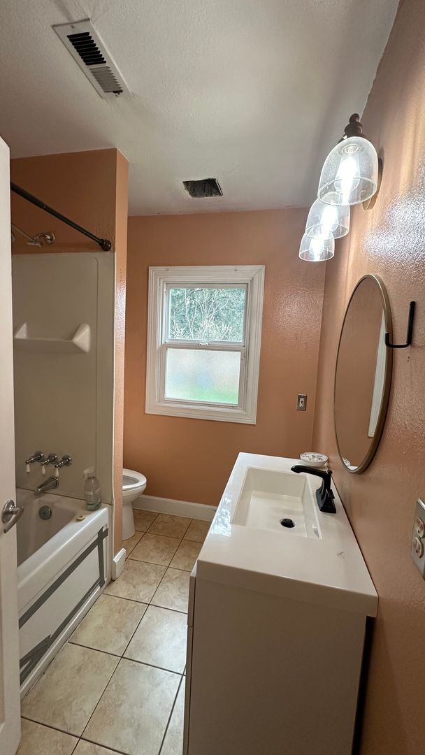 Building Photo - Portland Original Bungalow! Hardwoods, Lar...