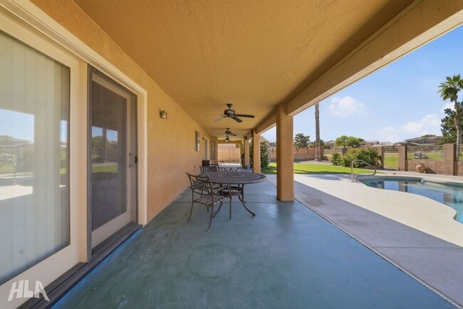 Building Photo - 10390 Fairway Dr