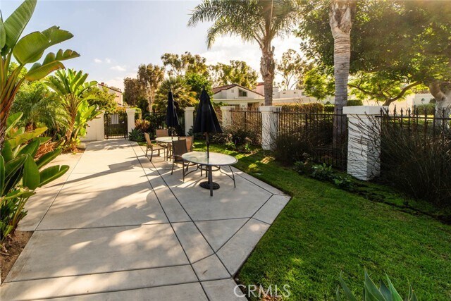 Building Photo - 13 Morena