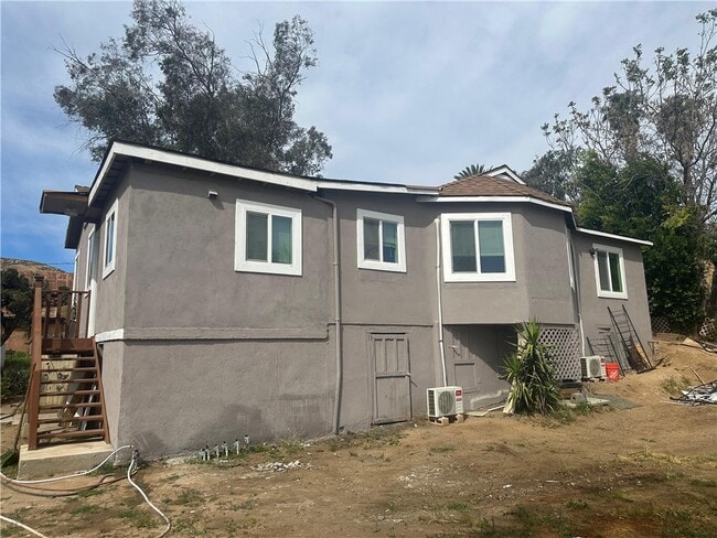 Building Photo - 5778 La Sierra Ave