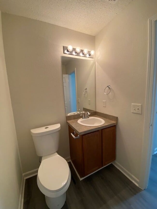 Building Photo - Quiet Cul De Sac Rental