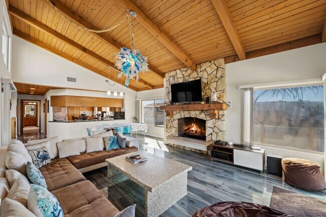 Building Photo - Mandalay Shores Beach| Home on Mandalay Be...