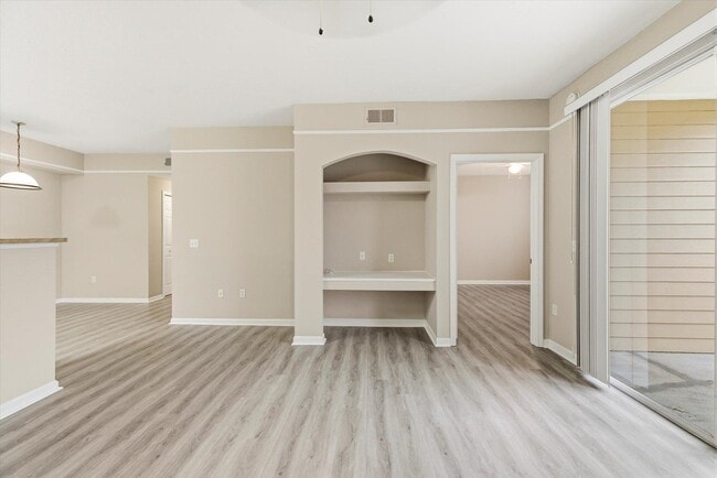 Building Photo - 2801 Chancellorsville Dr