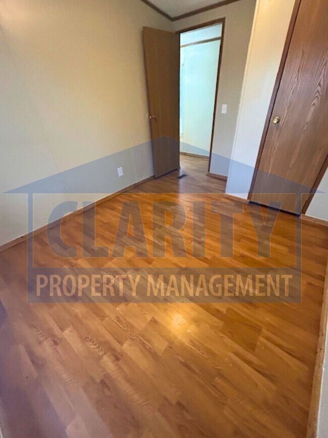 Building Photo - Three bedroom single level home!