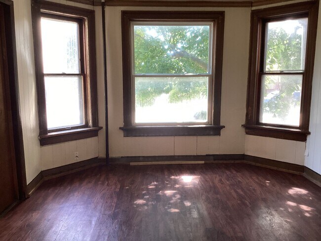 Building Photo - 1116 W Washington St