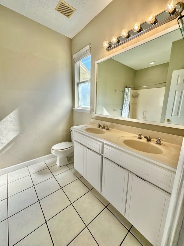 Building Photo - 302 Cll Escada