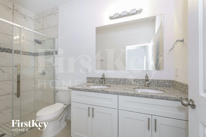 Building Photo - 257 Elm Ct