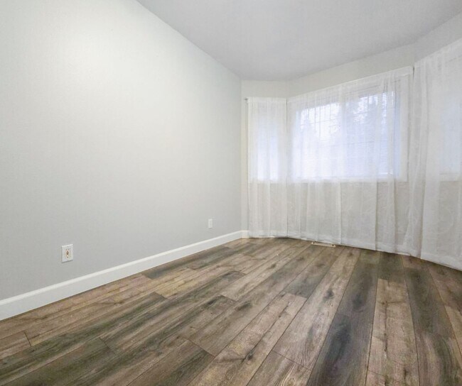 Building Photo - Spacious 4-Bedroom Home with Modern Updates & Expansive Yard