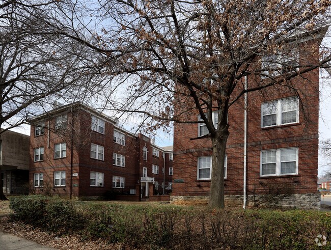 Primary Photo - Mayflower Apartments