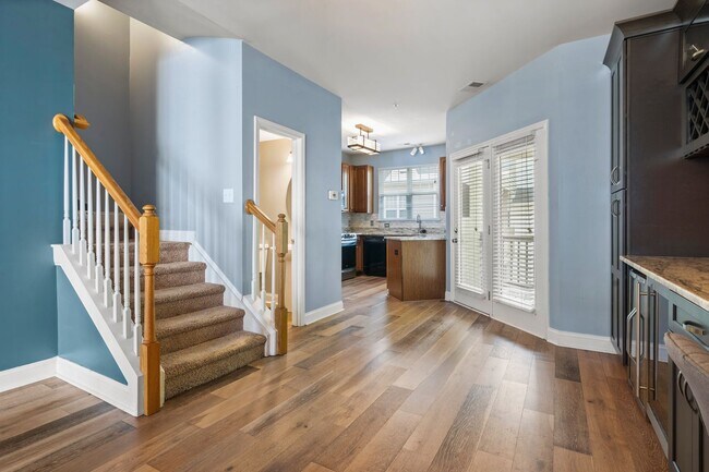 Building Photo - Fantastic Three Bedroom Townhouse in Charlotte